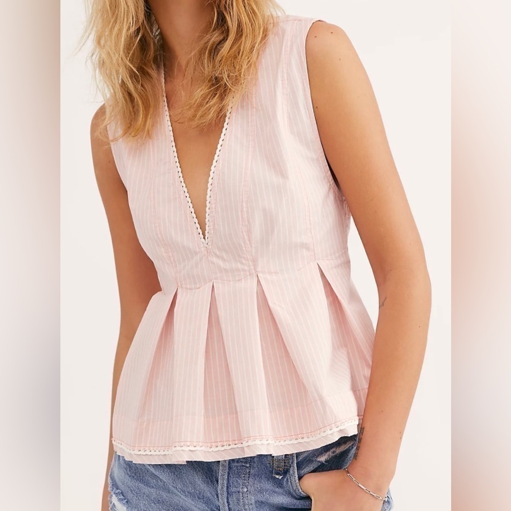 Free PEOPLE Feels Good pinstripe pattern. Deep V-neck. Size M - Picture 2 of 7